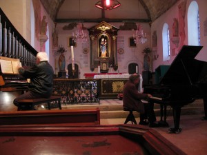 Francis VIDIL au piano, Gilles WEBER à l'orgue.